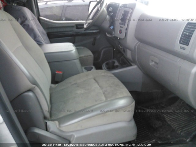 1N6BF0LX3CN117916 - 2012 NISSAN NV 2500 SILVER photo 5