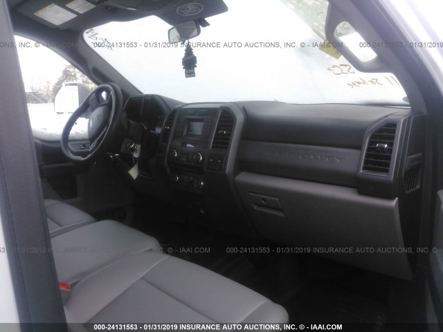 1FD0W4GY4JEB46659 - 2018 FORD F450 WHITE photo 5