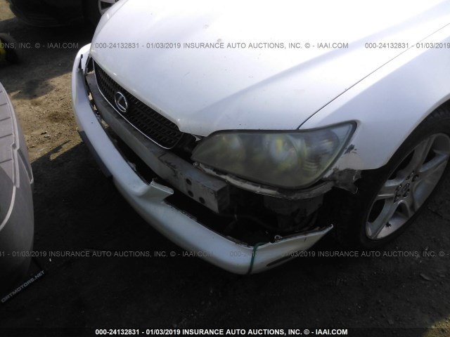 JTHBD192120047708 - 2002 LEXUS IS 300 WHITE photo 6