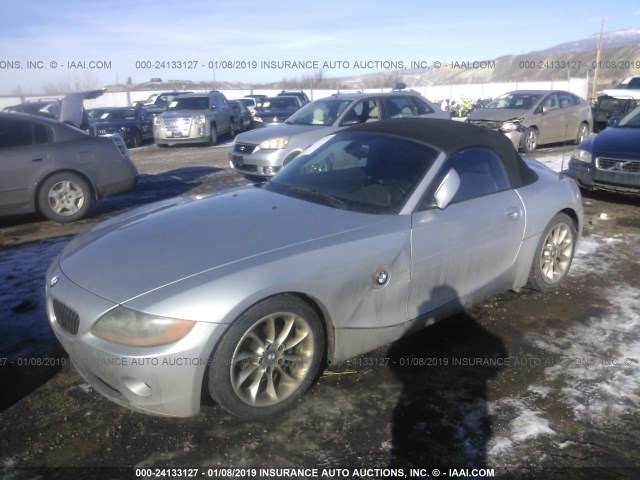 4USBT33423LR61082 - 2003 BMW Z4 2.5 SILVER photo 2