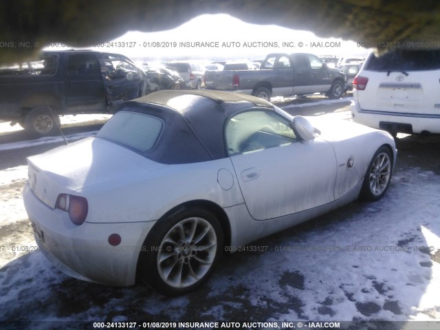 4USBT33423LR61082 - 2003 BMW Z4 2.5 SILVER photo 4