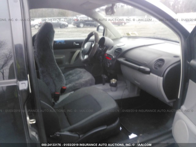 3VWBB61C8WM012415 - 1998 VOLKSWAGEN NEW BEETLE Schwarz Foto 5