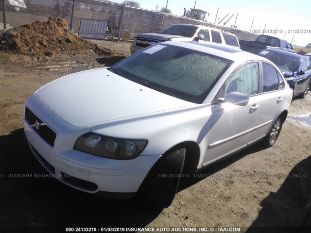 YV1MS382752108513 - 2005 VOLVO S40 2.4I WHITE photo 2