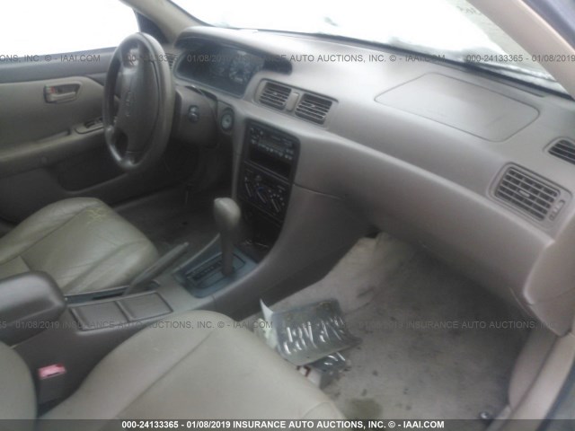 4T1BG22K8WU320629 - 1998 TOYOTA CAMRY CE/LE/XLE TAN photo 5