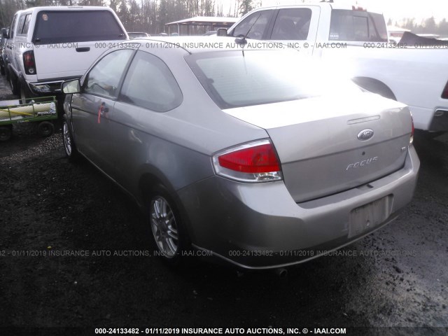 1FAHP33N78W256822 - 2008 FORD FOCUS SE/SEL/SES GRAY photo 3