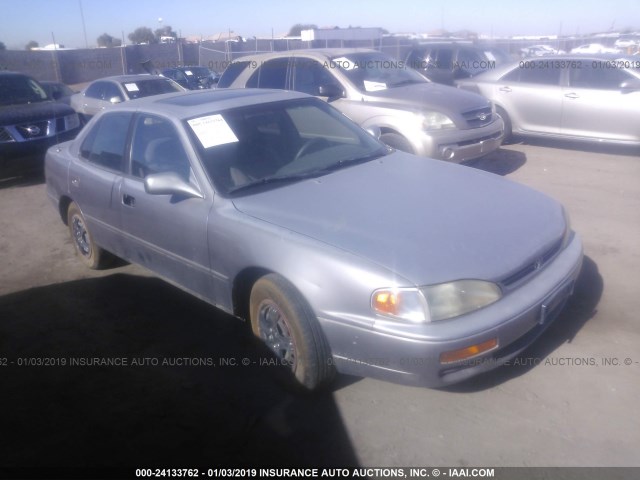 JT2BG12K4T0375850 - 1996 TOYOTA CAMRY DX/LE/XLE GRAY photo 1