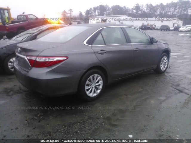 4T4BF1FK4FR454101 - 2015 TOYOTA CAMRY LE/XLE/SE/XSE GRAY photo 4