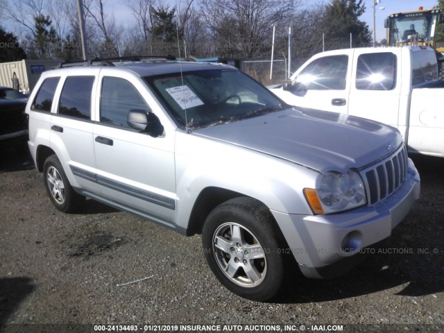 1J8HR48N15C692381 - 2005 JEEP GRAND CHEROKEE LAREDO/COLUMBIA/FREEDOM 灰色 照片 1