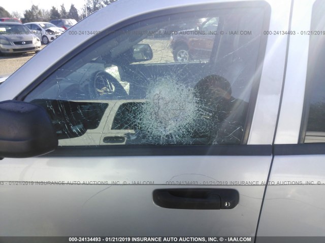 1J8HR48N15C692381 - 2005 JEEP GRAND CHEROKEE LAREDO/COLUMBIA/FREEDOM 灰色 照片 6