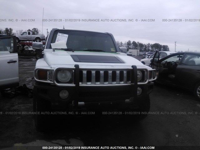 5GTDN136168133037 - 2006 HUMMER H3 WHITE photo 6