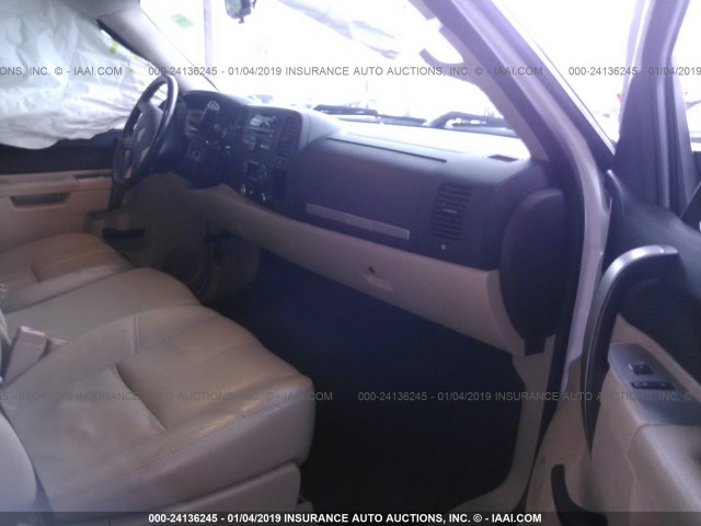 3GTP1VE05BG284368 - 2011 GMC SIERRA C1500 SLE WHITE photo 5