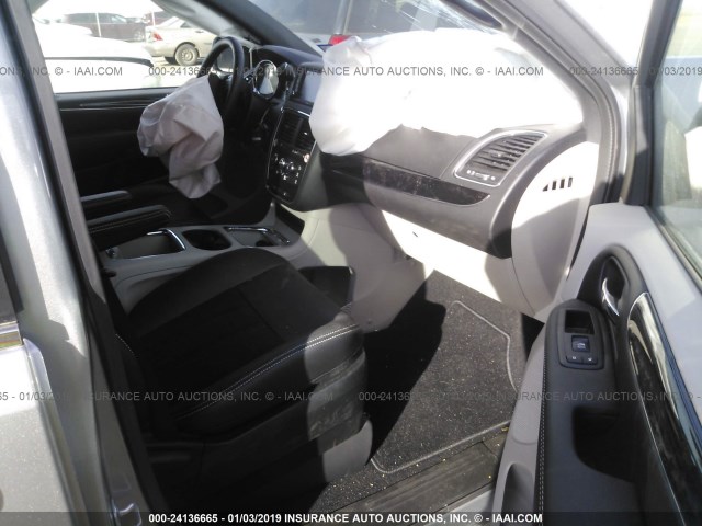 2C4RDGCG0KR562731 - 2019 DODGE GRAND CARAVAN SXT SILVER photo 5