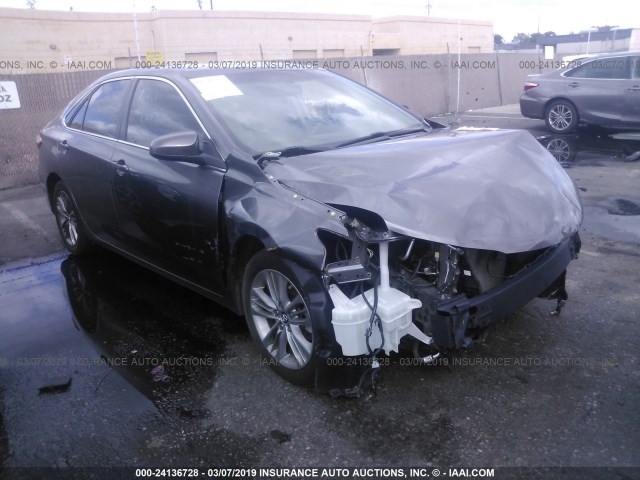 4T1BF1FK1FU102197 - 2015 TOYOTA CAMRY LE/XLE/SE/XSE GRAY photo 1