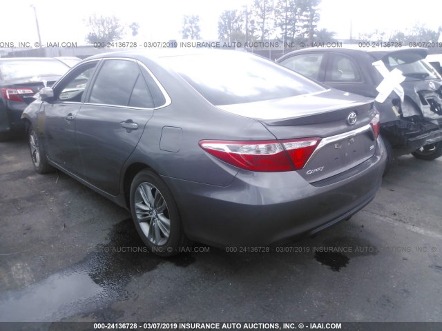 4T1BF1FK1FU102197 - 2015 TOYOTA CAMRY LE/XLE/SE/XSE GRAY photo 3