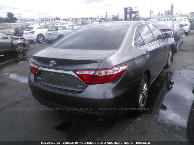 4T1BF1FK1FU102197 - 2015 TOYOTA CAMRY LE/XLE/SE/XSE GRAY photo 4