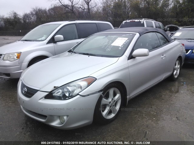 4T1FA38P65U051332 - 2005 TOYOTA CAMRY SOLARA SE/SLE SILVER photo 2