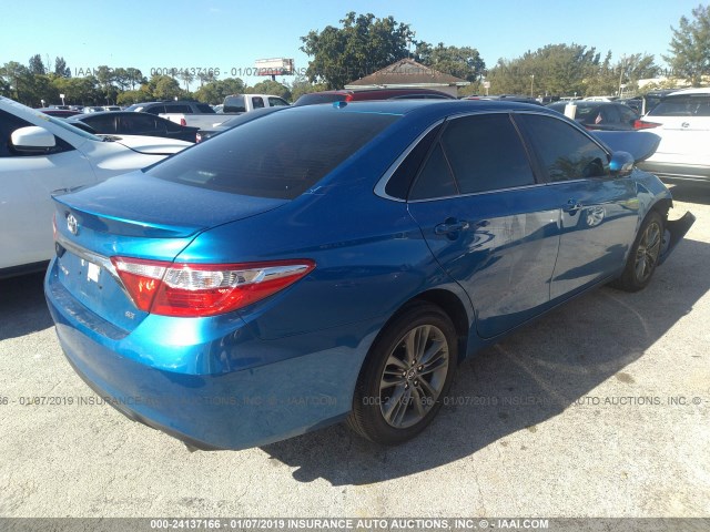 4T1BF1FK3HU694513 - 2017 TOYOTA CAMRY LE/XLE/SE/XSE BLUE photo 4