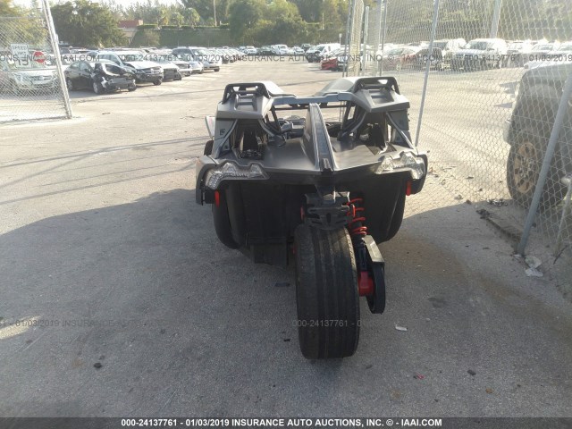 57XAAPFA1J8129028 - 2018 POLARIS SLINGSHOT SL GRAY photo 6