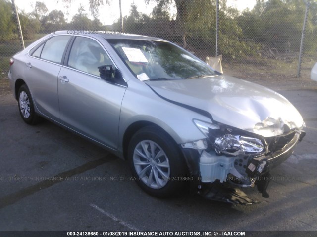 4T4BF1FK2FR500816 - 2015 TOYOTA CAMRY LE/XLE/SE/XSE SILVER photo 1