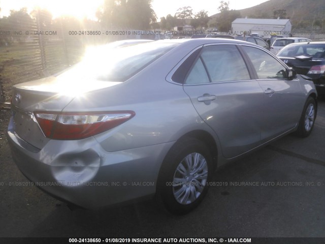 4T4BF1FK2FR500816 - 2015 TOYOTA CAMRY LE/XLE/SE/XSE SILVER photo 4