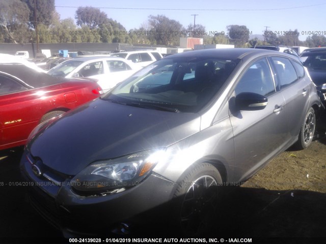 1FADP3K26DL263939 - 2013 FORD FOCUS SE GRAY photo 2