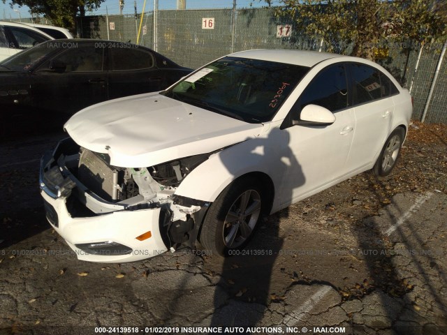 1G1PE5SBXF7233064 - 2015 CHEVROLET CRUZE LT WHITE photo 2