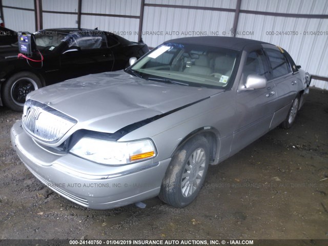 1LNHM81W33Y695388 - 2003 LINCOLN TOWN CAR EXECUTIVE GRAY photo 2