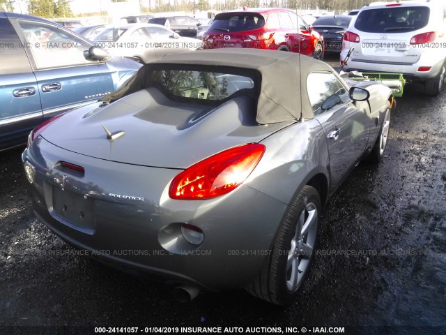 1G2MB35B68Y105618 - 2008 PONTIAC SOLSTICE GRAY photo 4