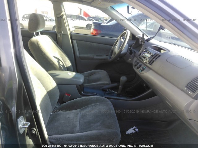 JTDBE32K130175453 - 2003 TOYOTA CAMRY LE/XLE 灰色 照片 5
