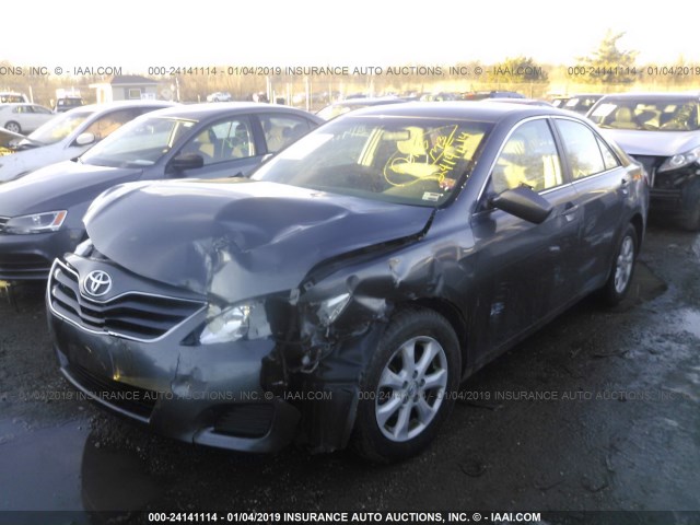 4T4BF3EKXBR218687 - 2011 TOYOTA CAMRY SE/LE/XLE GRAY photo 2