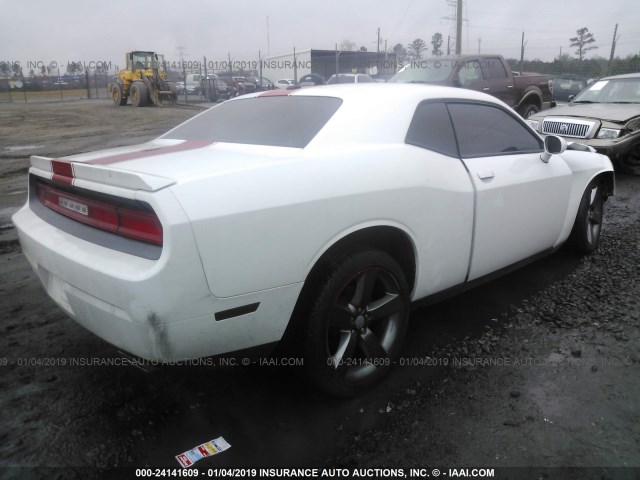 2C3CDYAGXDH737420 - 2013 DODGE CHALLENGER SXT WHITE photo 4