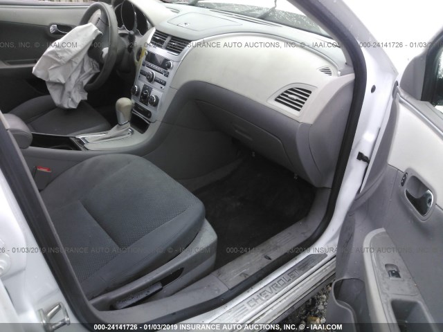 1G1ZC5EU0CF260870 - 2012 CHEVROLET MALIBU 1LT WHITE photo 5