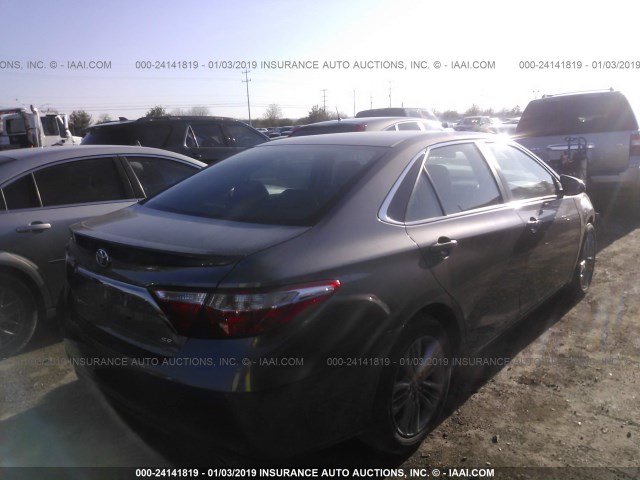 4T1BF1FK3FU986434 - 2015 TOYOTA CAMRY LE/XLE/SE/XSE ნაცრისფერი ფოტო 4