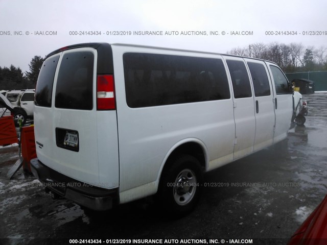 1GAZG1FG7E1137024 - 2014 CHEVROLET EXPRESS G3500 LT WHITE photo 4