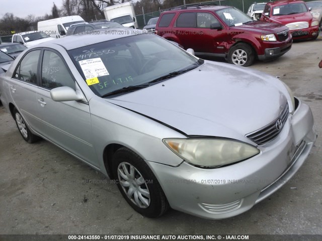 4T1BE32K95U038526 - 2005 TOYOTA CAMRY LE/XLE/SE SILVER photo 1
