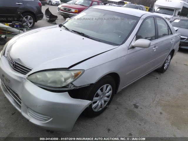 4T1BE32K95U038526 - 2005 TOYOTA CAMRY LE/XLE/SE SILVER photo 2