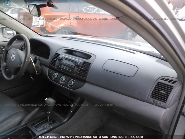 4T1BE32K95U038526 - 2005 TOYOTA CAMRY LE/XLE/SE SILVER photo 5
