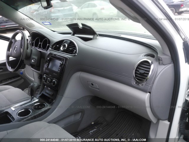 5GAKRBKD2DJ126632 - 2013 BUICK ENCLAVE WHITE photo 5