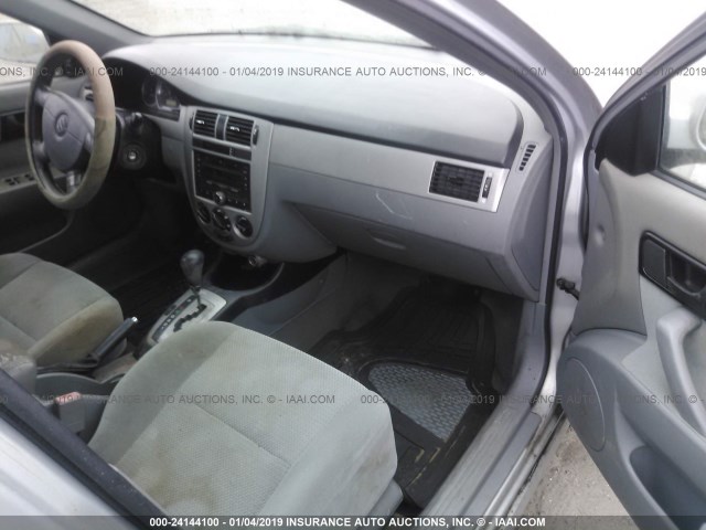 KL5JD56Z86K368912 - 2006 SUZUKI FORENZA SILVER photo 5