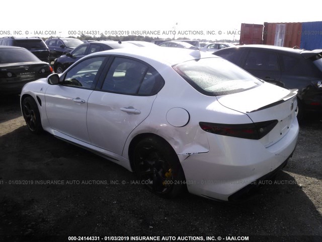 ZARFAEAV3J7572578 - 2018 ALFA ROMEO GIULIA QUADRIFOGLIO WHITE photo 3