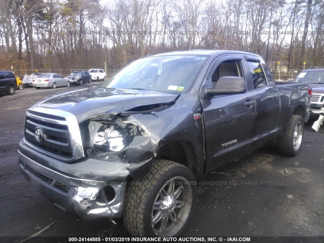 5TFUY5F1XBX187152 - 2011 TOYOTA TUNDRA DOUBLE CAB SR5 GRAY photo 2