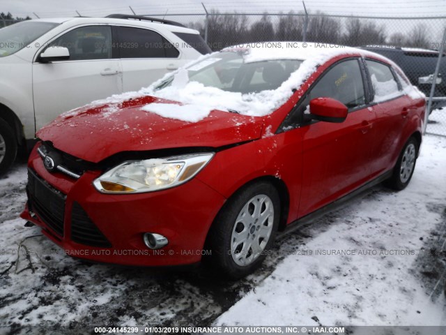 1FAHP3F25CL472177 - 2012 FORD FOCUS SE RED photo 2