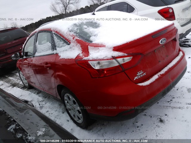 1FAHP3F25CL472177 - 2012 FORD FOCUS SE RED photo 3