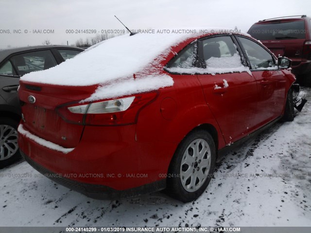 1FAHP3F25CL472177 - 2012 FORD FOCUS SE RED photo 4