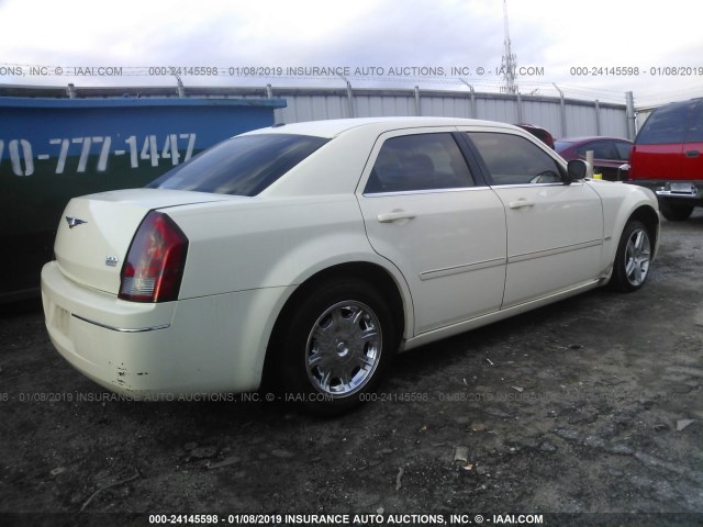 2C3KA53G47H728653 - 2007 CHRYSLER 300 TOURING WHITE photo 4