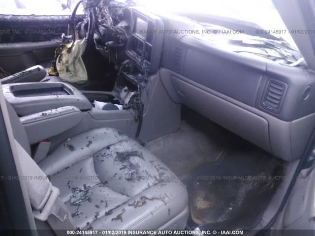 1GKEK13T75J218776 - 2005 GMC YUKON GRAY photo 5