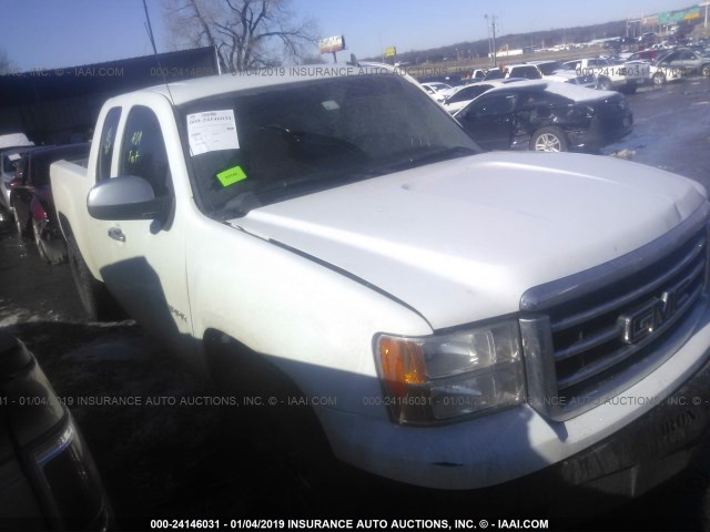 1GTR1VE04DZ162239 - 2013 GMC SIERRA C1500 SLE WHITE photo 1