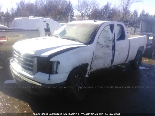 1GTR1VE04DZ162239 - 2013 GMC SIERRA C1500 SLE WHITE photo 2