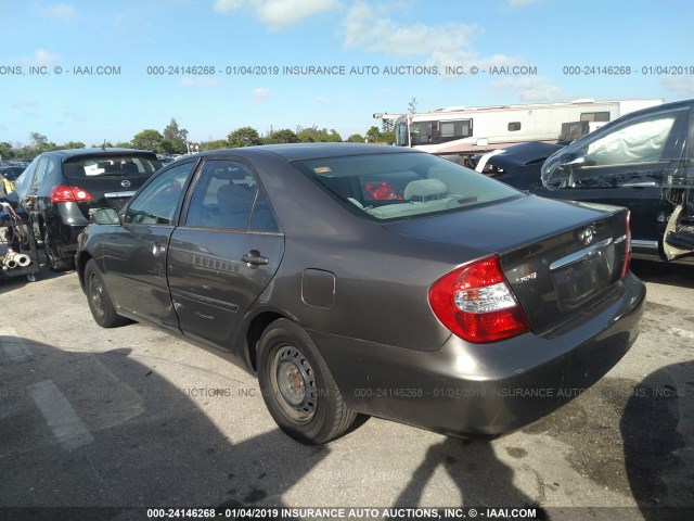 4T1BE32KX2U584778 - 2002 TOYOTA CAMRY LE/XLE/SE GRAY photo 3