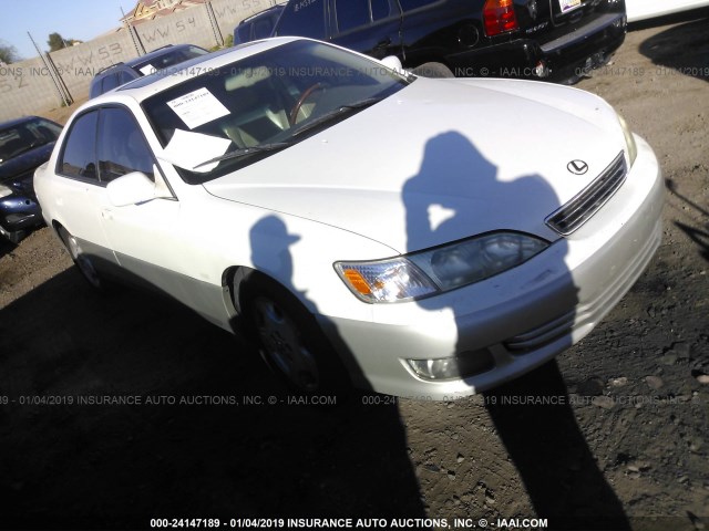 JT8BF28G4Y0284215 - 2000 LEXUS ES 300 WHITE photo 1